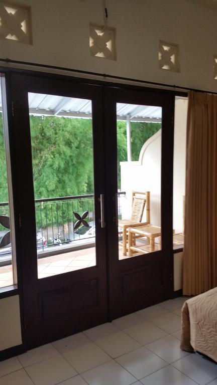 Tempatku Indonesian Restaurant And Rooms Senggigi Exterior photo