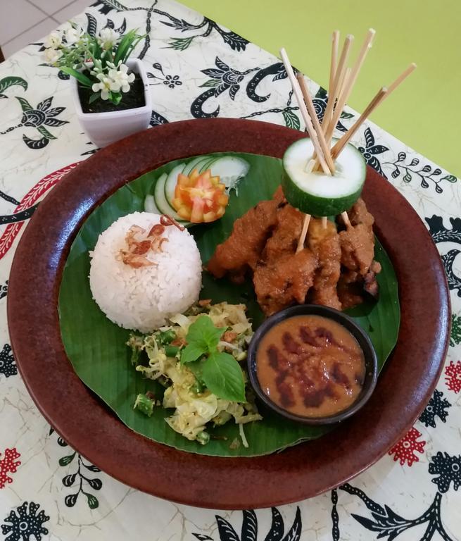 Tempatku Indonesian Restaurant And Rooms Senggigi Exterior photo